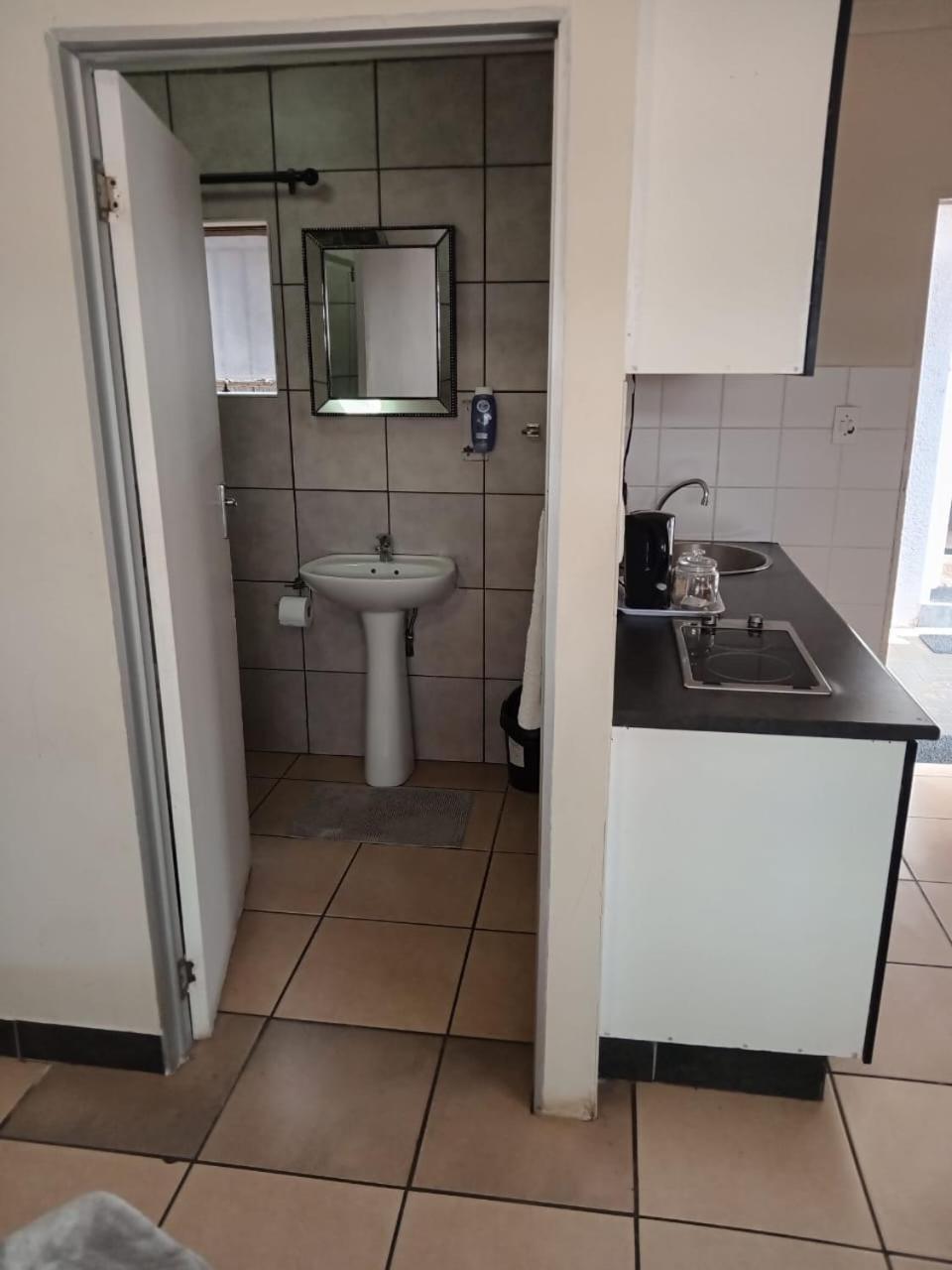African Kingdom Guest House Boksburg Εξωτερικό φωτογραφία