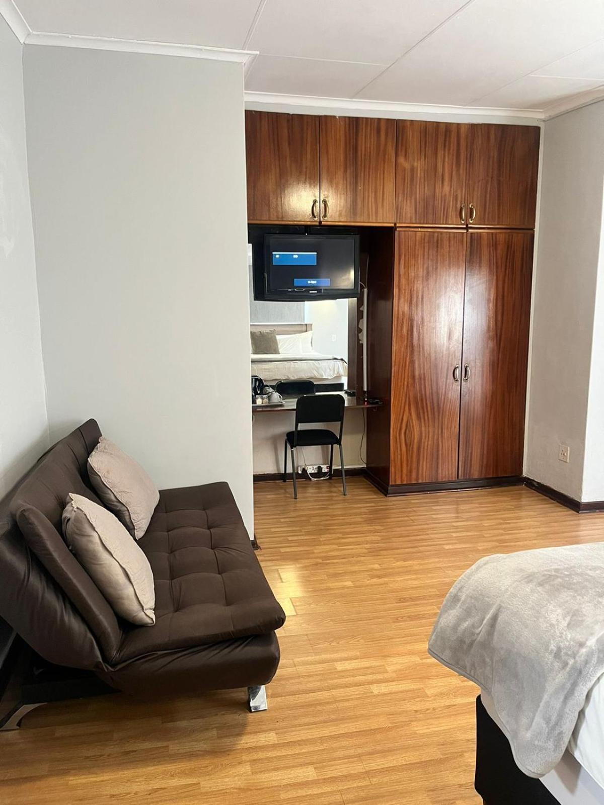 African Kingdom Guest House Boksburg Εξωτερικό φωτογραφία